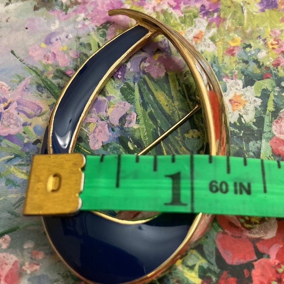 Vintage 80s SIGNED Trifari Navy Blue Enamel & Gold Toned Oval Broach - Picture 5 of 5